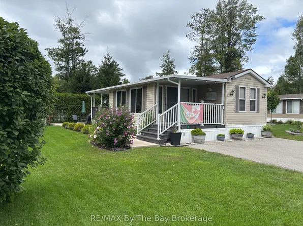 8 Kenora Trl, Wasaga Beach, ON L9Z 2M2