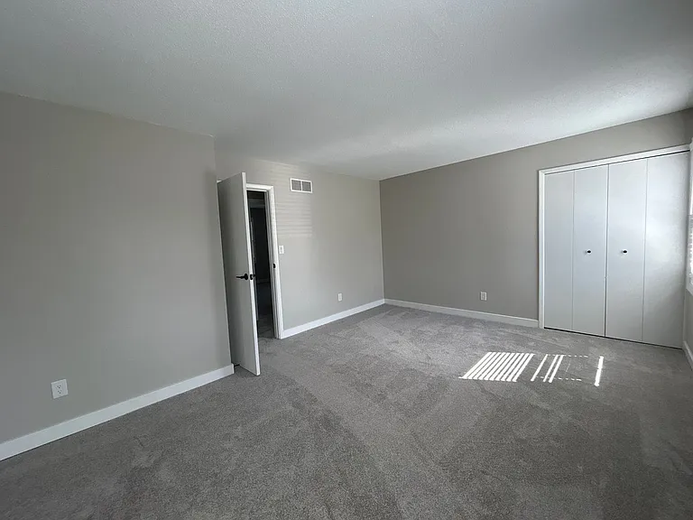 805 Lindenwood Dr S — Photo 15