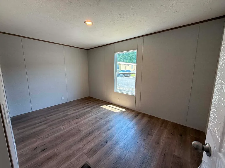 150 Dawn Dr — Photo 6
