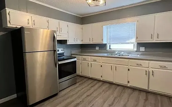 Oak Tree Apartments — Photo 1