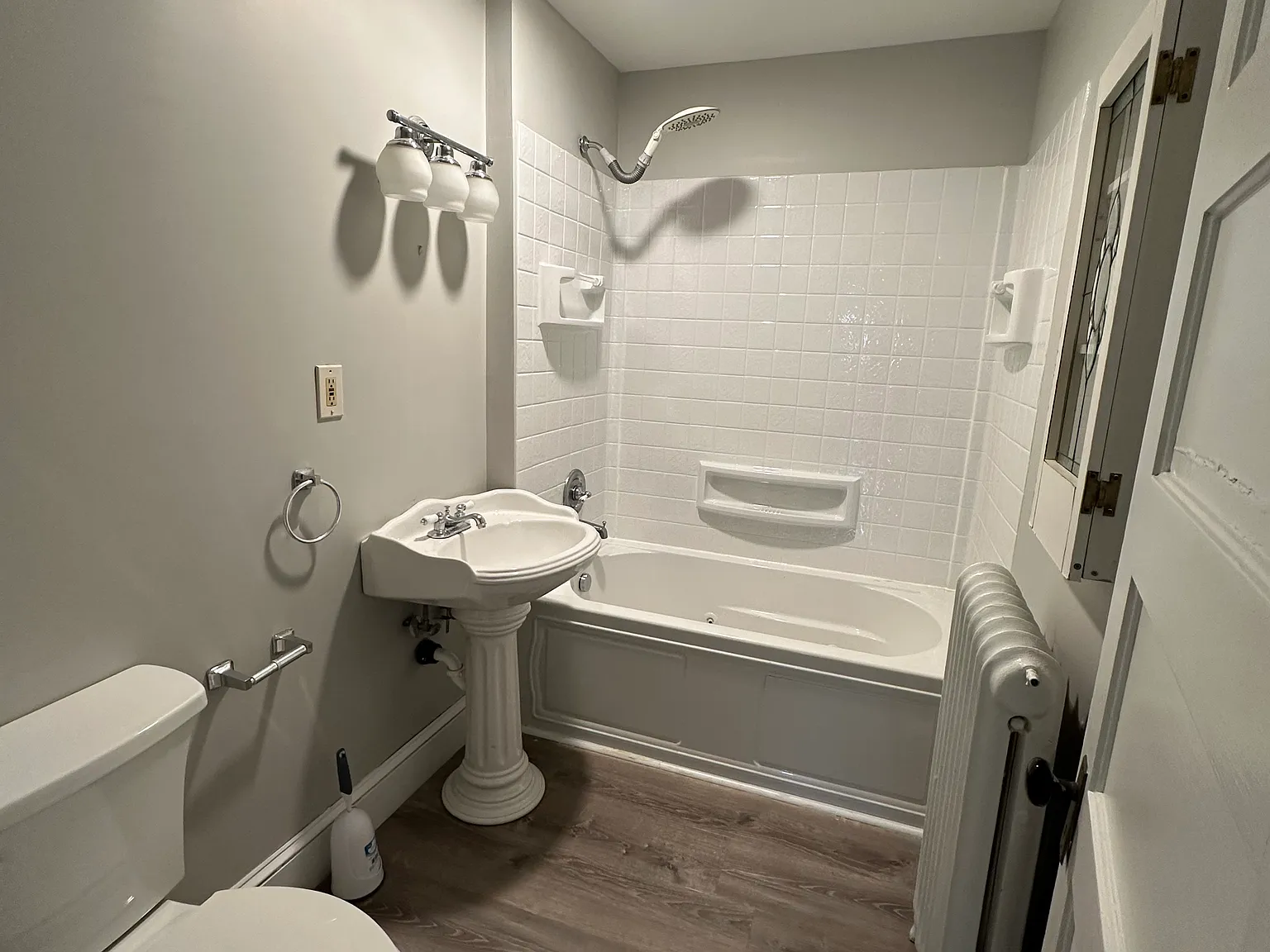 4 bed, 1387 sqft, $2,400 — Photo 3