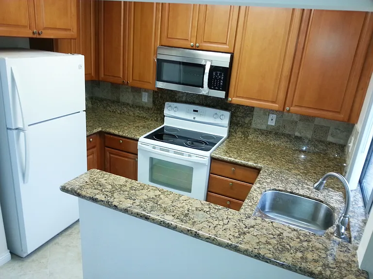 3290 Ashford St #G — Photo 2
