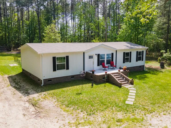 175 Harris Creek Drive, Maple Hill, NC 28454
