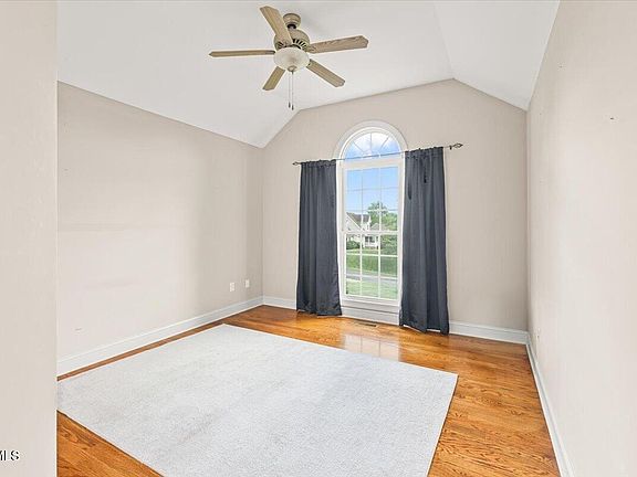 5th image of 32582 Spring Crest Dr