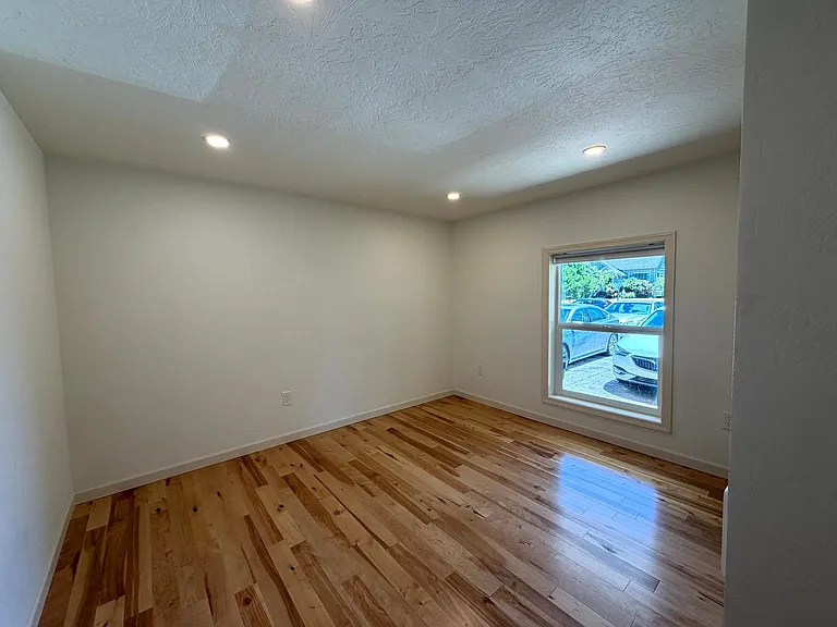 735 E 23rd Ave — Photo 10