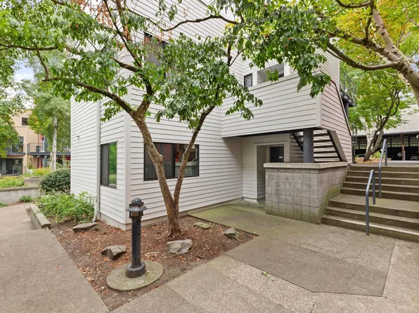 810 NW Naito Pkwy APT F24, Portland, OR 97209
