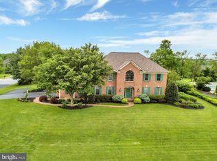 1305 Rosepointe Dr, York, PA