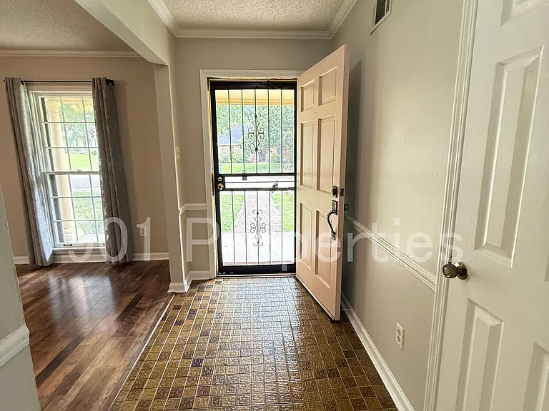 6080 Barrentine Dr — Photo 2