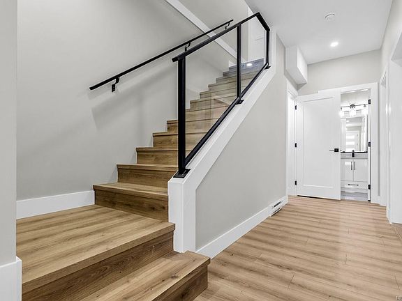 5th image of 3198 Woodrush Dr