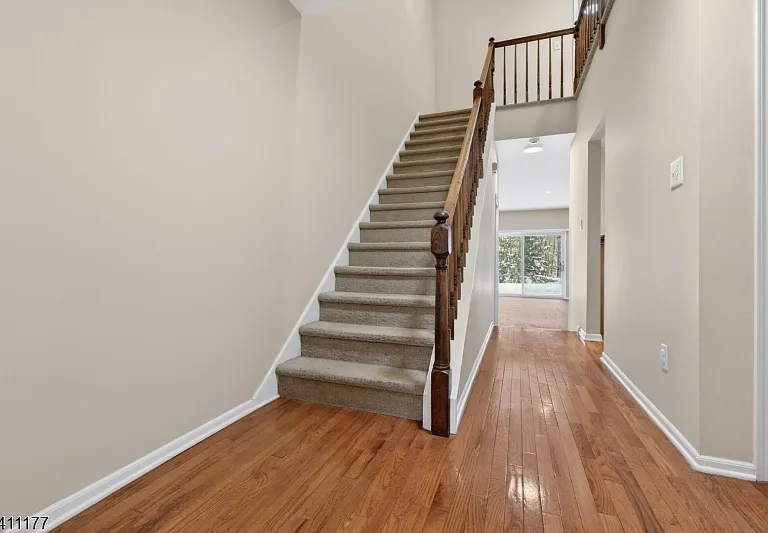 140 Kingston Ct — Photo 2