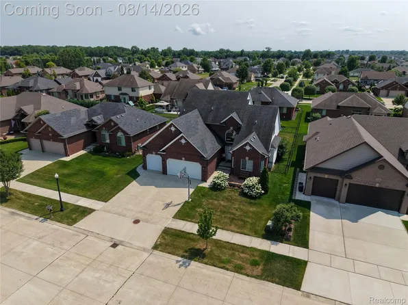 18424 Opal Dr, Macomb, MI 48042