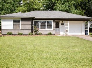 1113 N Tinsley St, Angleton, TX 77515