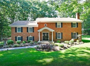 7 Pembury Ct, Melville, NY 11747