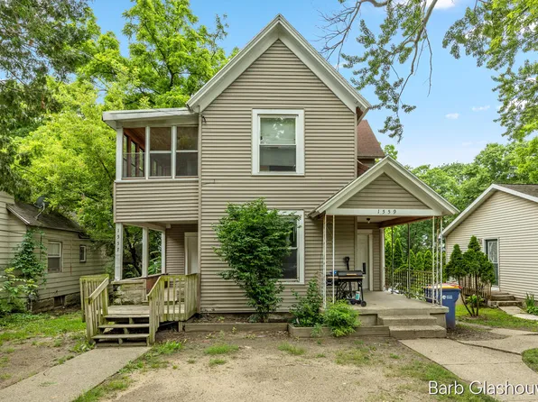1559 Forrest Ave NE, Grand Rapids, MI 49505