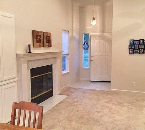 Living room w/ gas fireplace