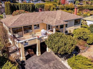 916 Claremont Ave, Saanich, BC V8Y1K3
