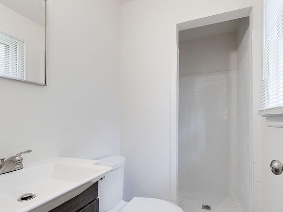 2nd image of 707 Edgemont Dr