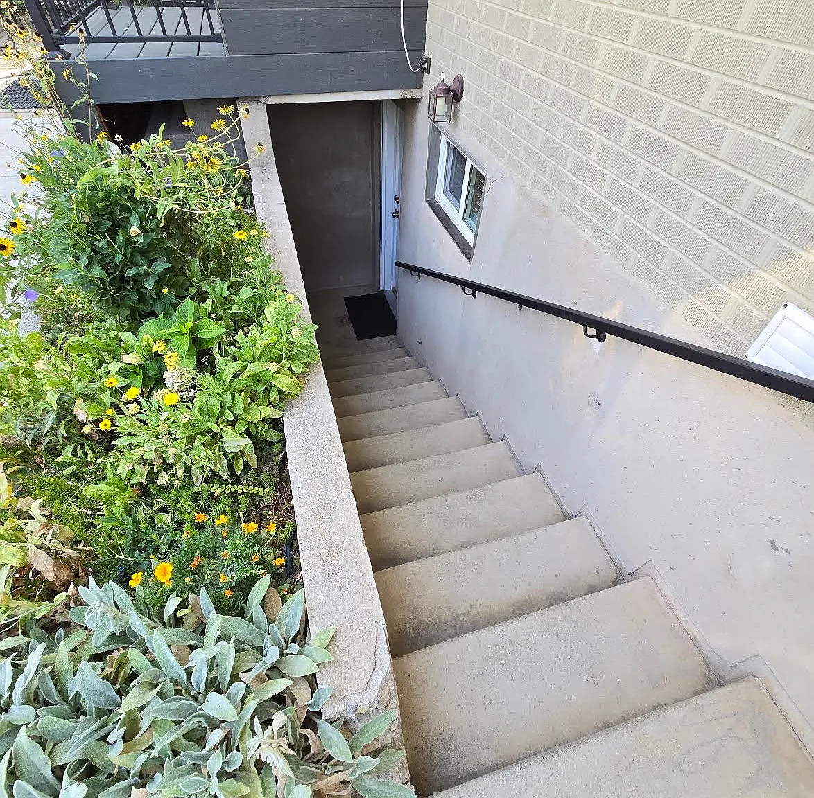 1 bed, 900 sqft, $1,100 — Photo 1