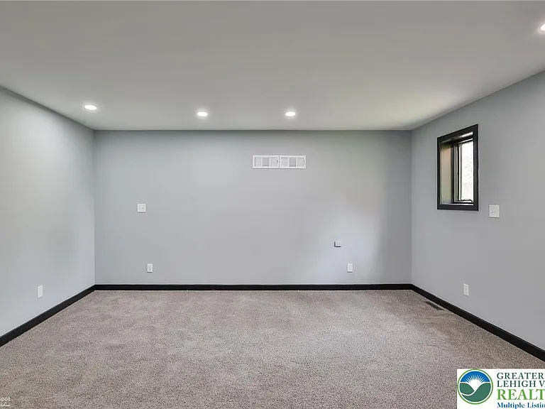 4410 Circle Dr — Photo 30
