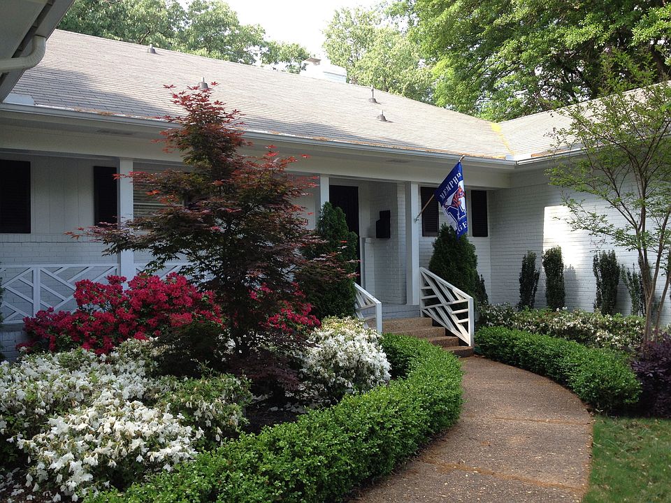 Front - Prof. Landscaped