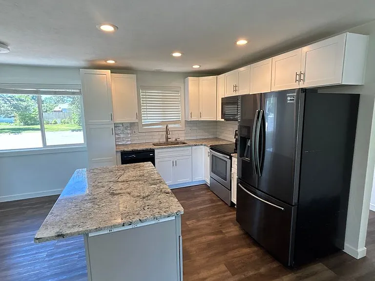 720 Kimberly Dr — Photo 6