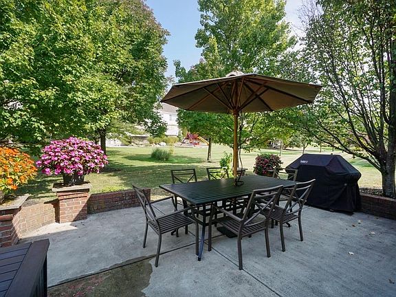 2nd image of 7350 Saint Ives Pl