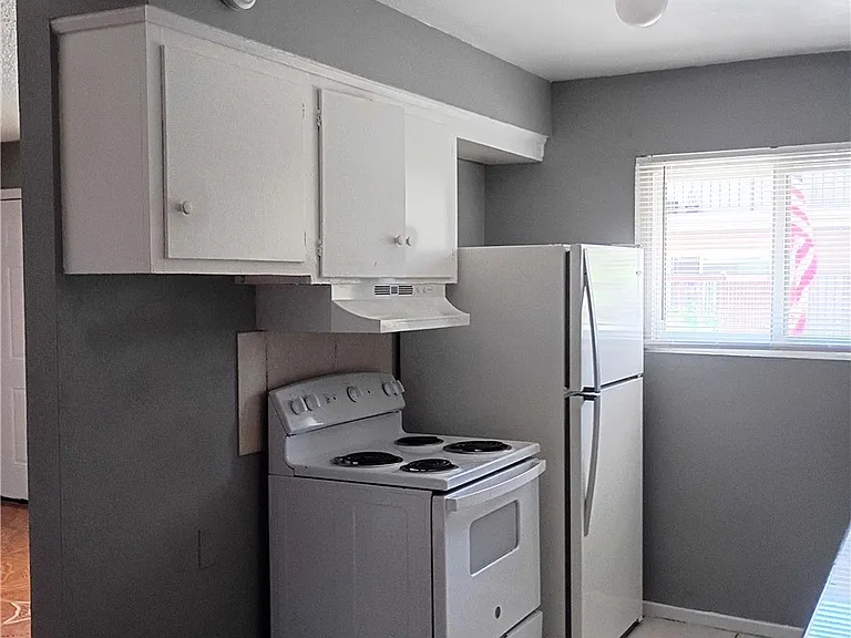 2100 Sunrise Ave #4 — Photo 5