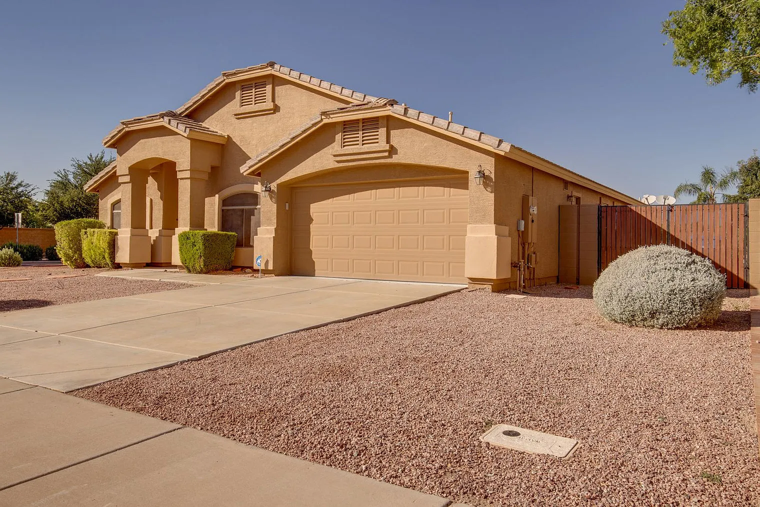 3 bed, 2.0 bath, 2292 sqft, $4,276 — Photo 4