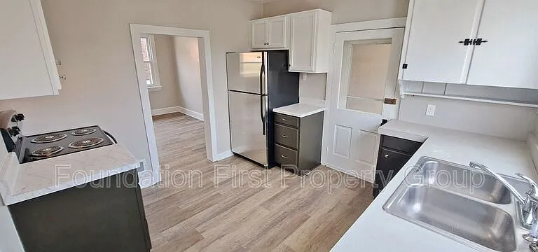 20 W Jackson St — Photo 13