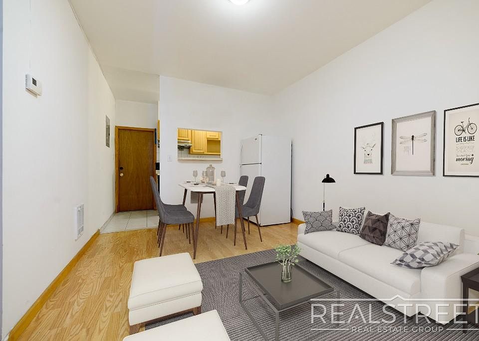 1st image of 994 4th Ave #3R