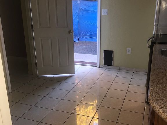 4th image of 4945 Blanton Dr