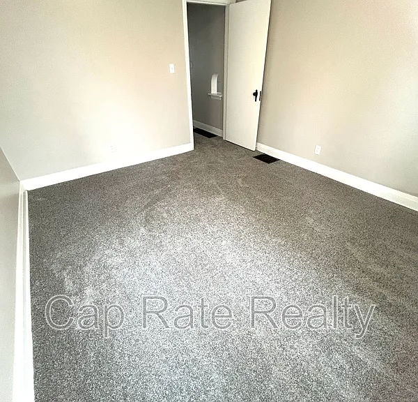 1366 Duxberry Ave — Photo 9