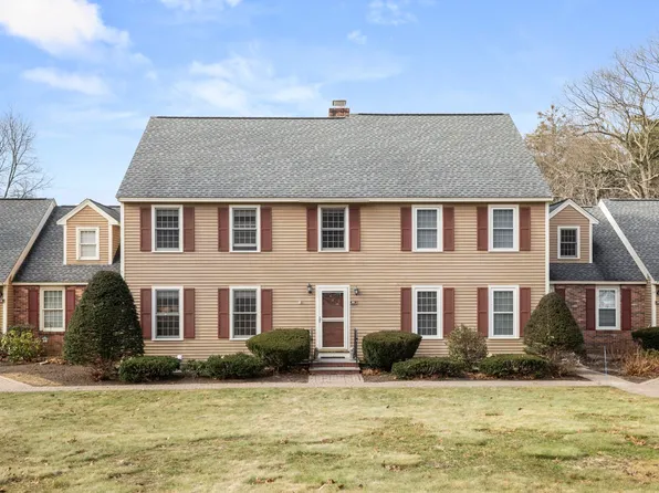 22 Seaver Brook Lane, Plaistow, NH 03865