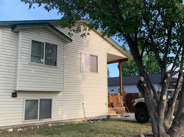 303 9th St #B, Belgrade, MT 59714