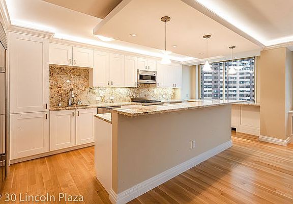 4th image of 30 W 63rd St #16CD
