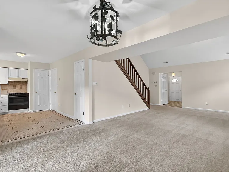 227 Ashridge Ln — Photo 2