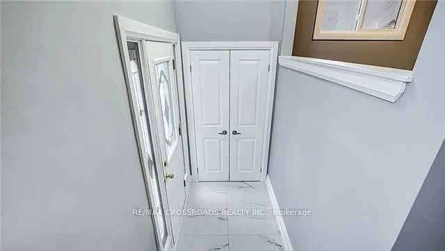 133 Labrador Dr #MAIN FLOOR — Photo 3