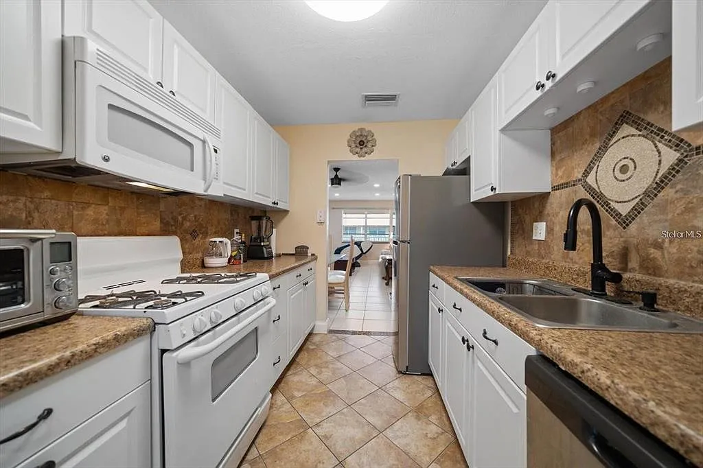 2 bed, 1.0 bath, 1010 sqft, $1,400 — Photo 3