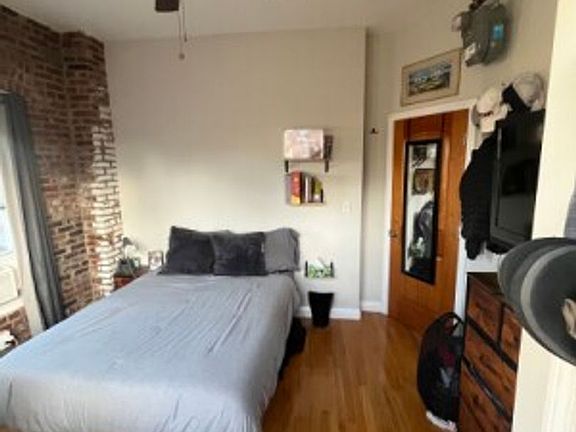 4th image of 28 Fleet St #307