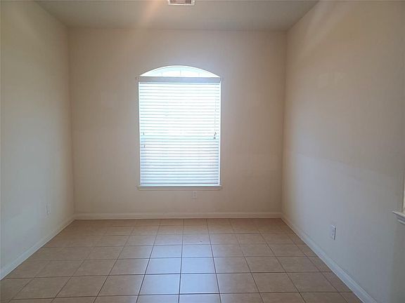 3rd image of 32592 Decker Creek Dr