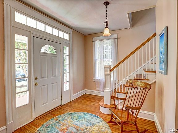 4th image of 207 W 30th St