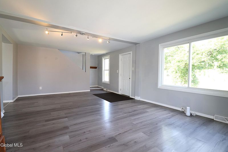 5th image of 47 S Kingsboro Avenue