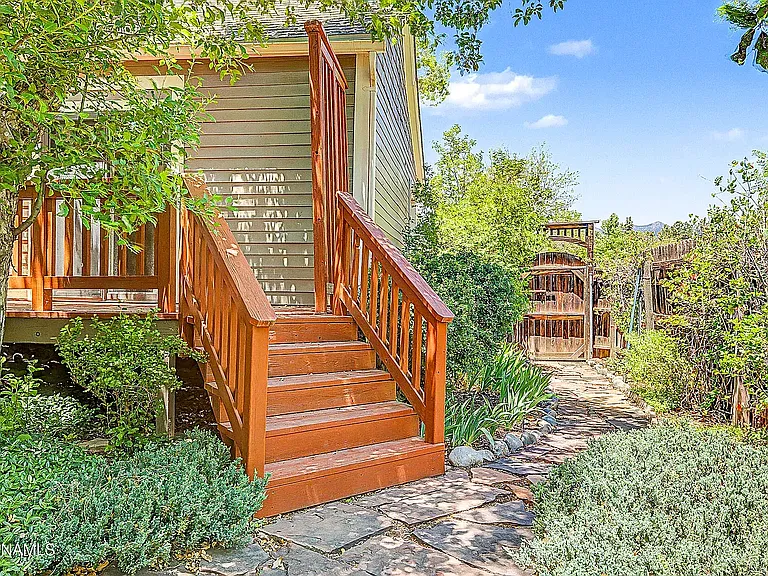 725 W Summit Ave — Photo 19