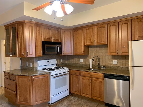 4th image of 116 Berkshire St #1