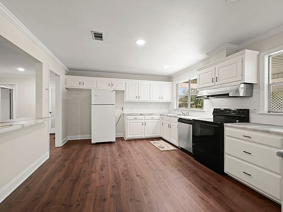 4th image of 8709 Forest Hill Dr