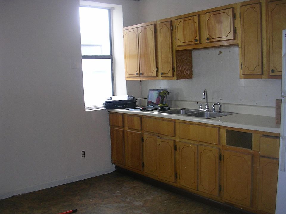 1st image of 418 Benton St #1