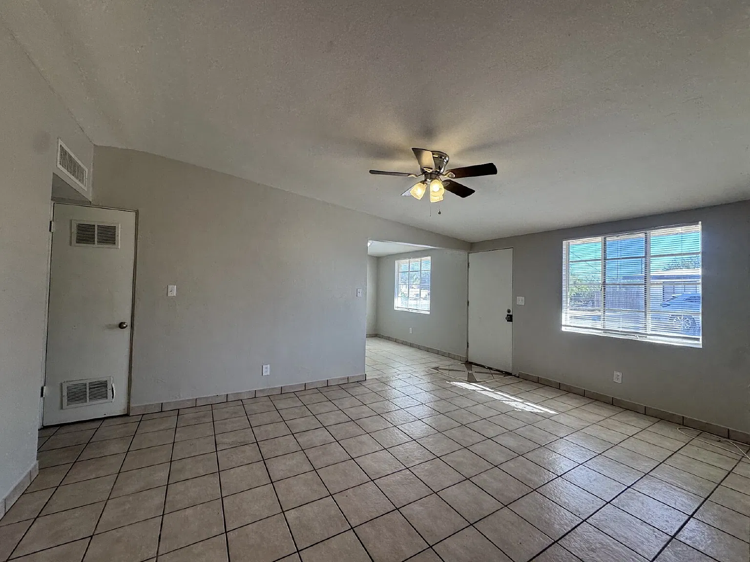 2 bed, 1.0 bath, 798 sqft, $1,095 — Photo 3