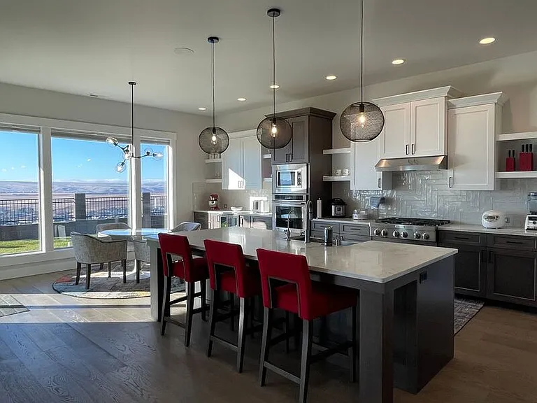 2319 Skyview Loop — Photo 3