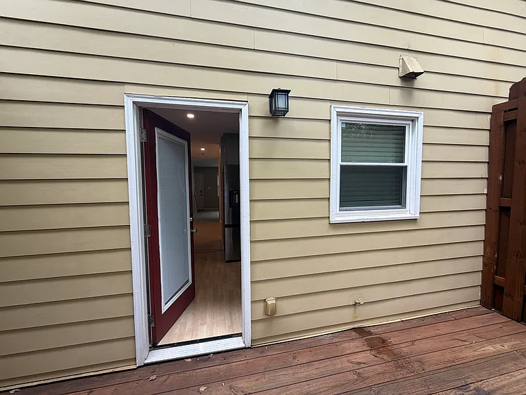 Outside deck off the kitchen