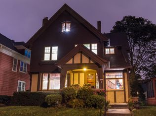 2961 N Hackett Ave, Milwaukee, WI 53211